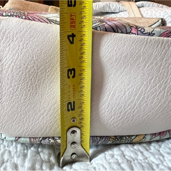 Floral and canvas fold over crossbody, gently used Sakroots - Picture 5 of 16